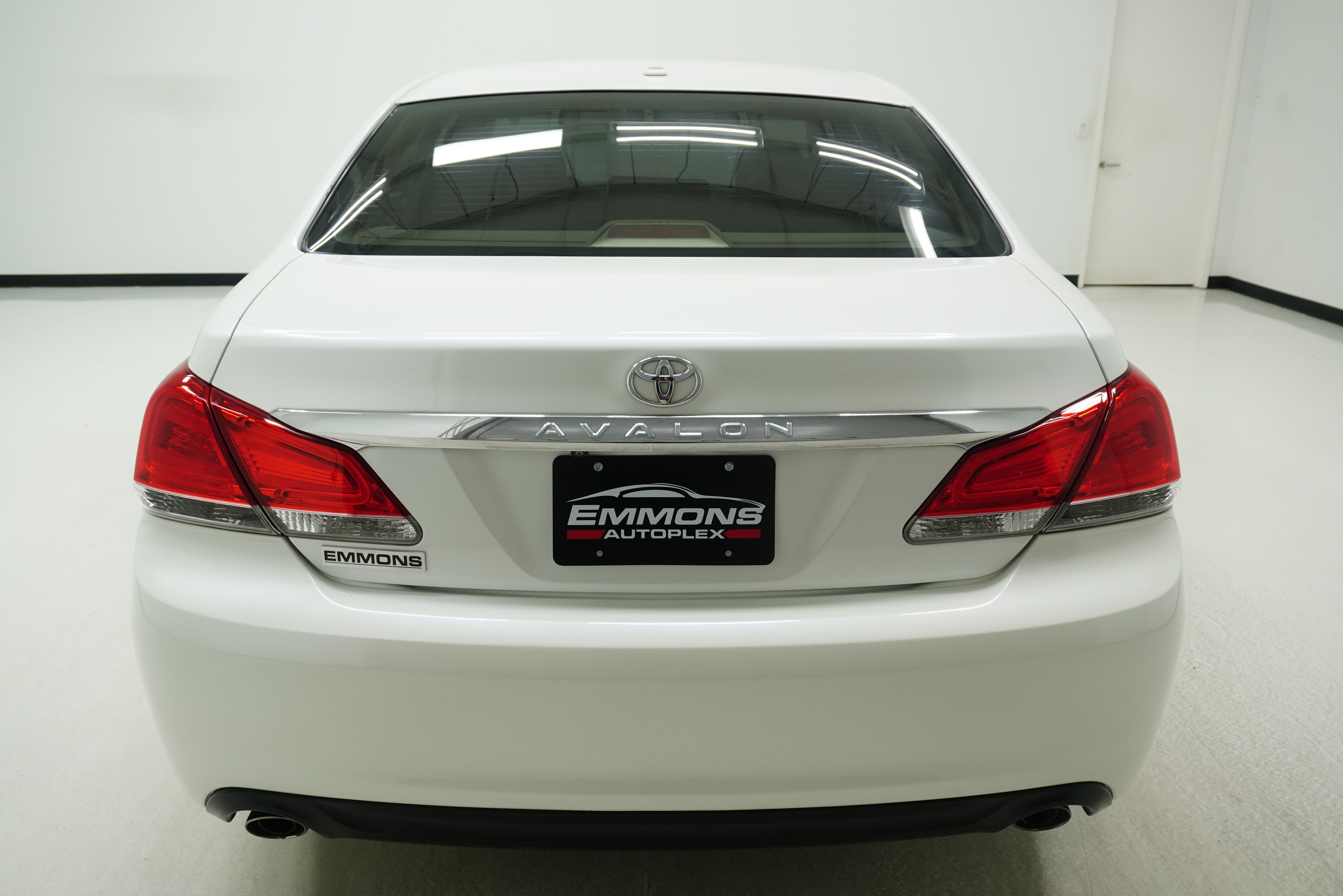 Used 2011 Toyota Avalon Limited FWD image 5