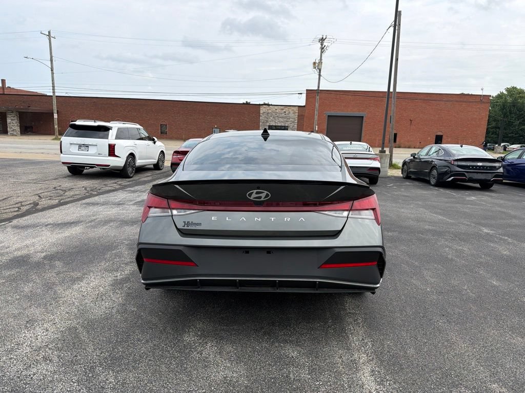 Used 2025 Hyundai Elantra Sport FWD image 6