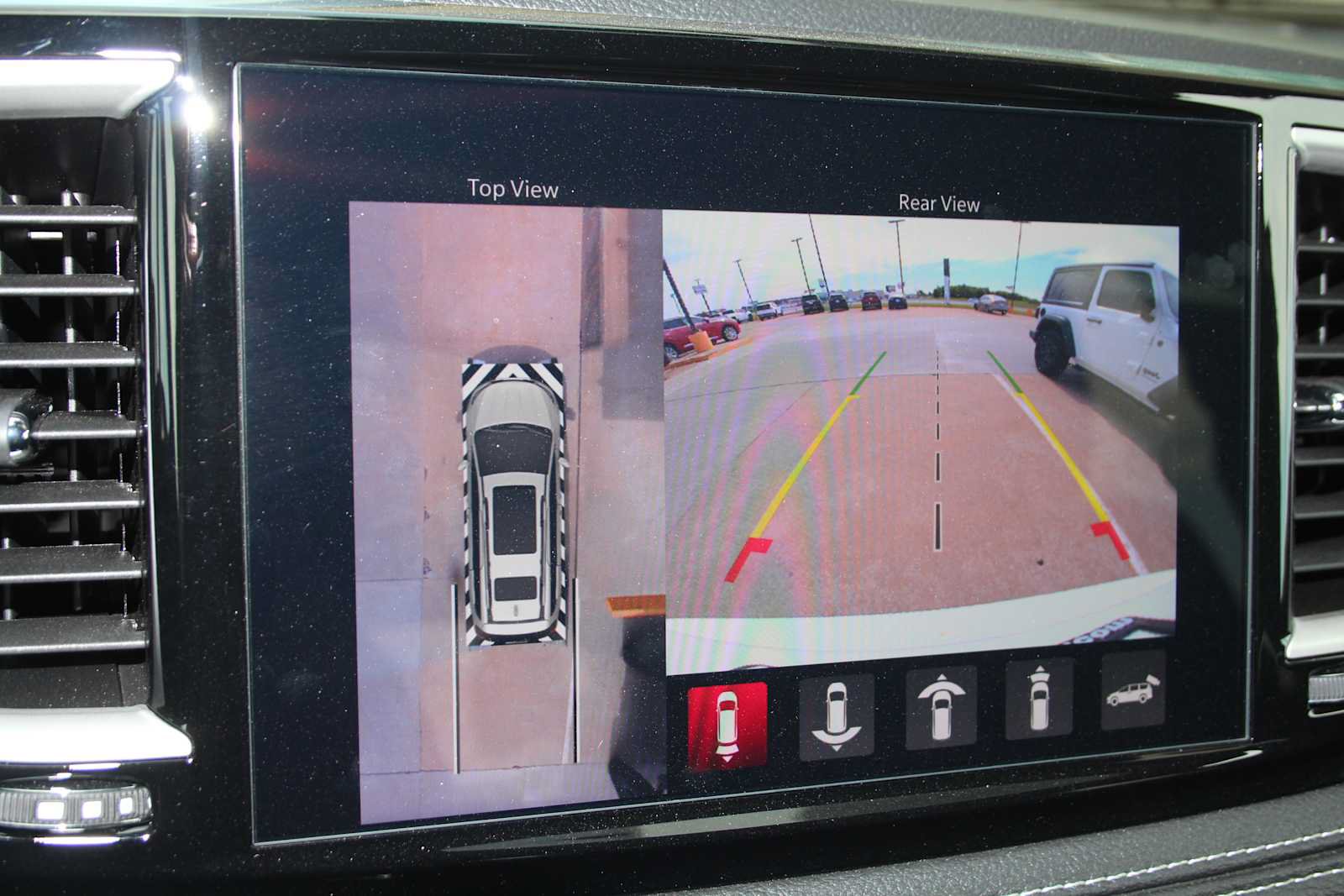 New 2025 Chrysler Pacifica Select AWD/4WD image 38