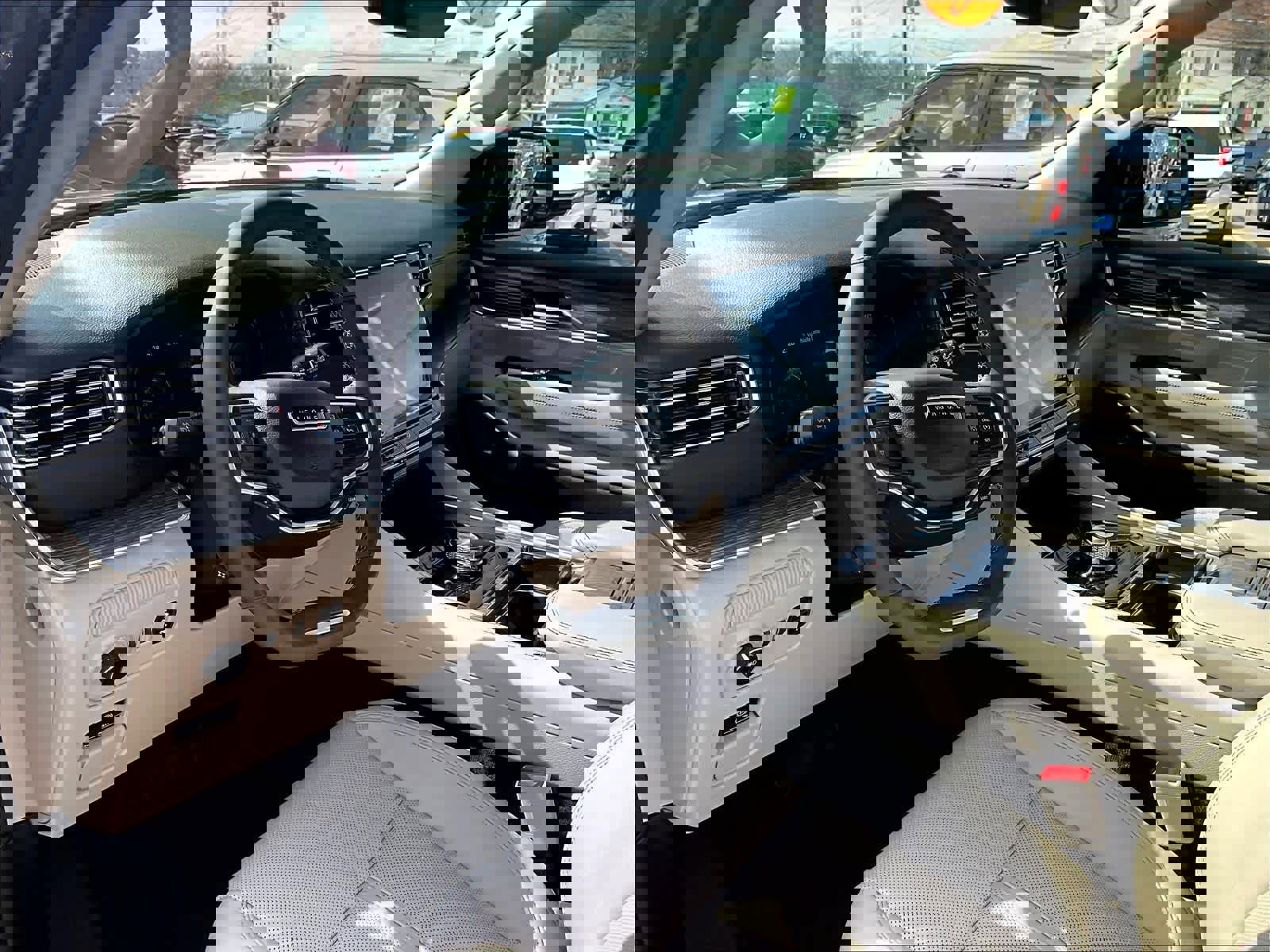 Used 2023 Jeep Wagoneer L Series II w/ Premium Group I image 8