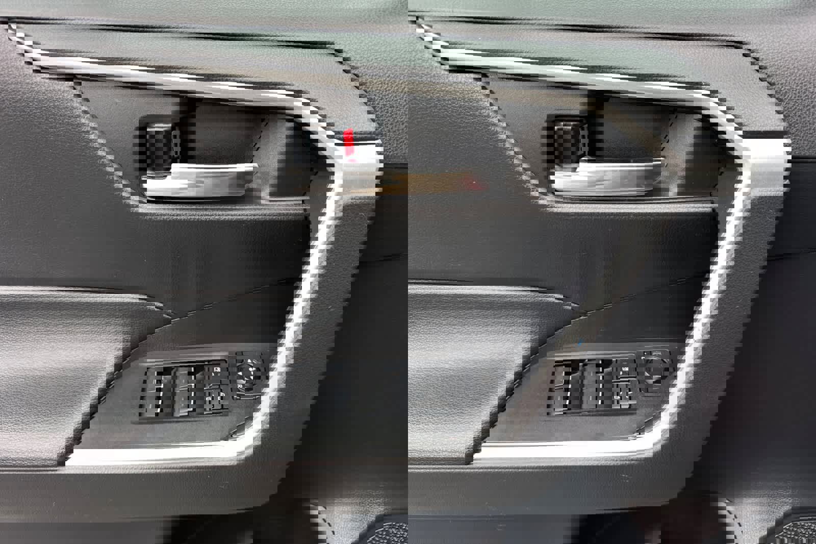 Used 2022 Toyota RAV4 XLE image 12