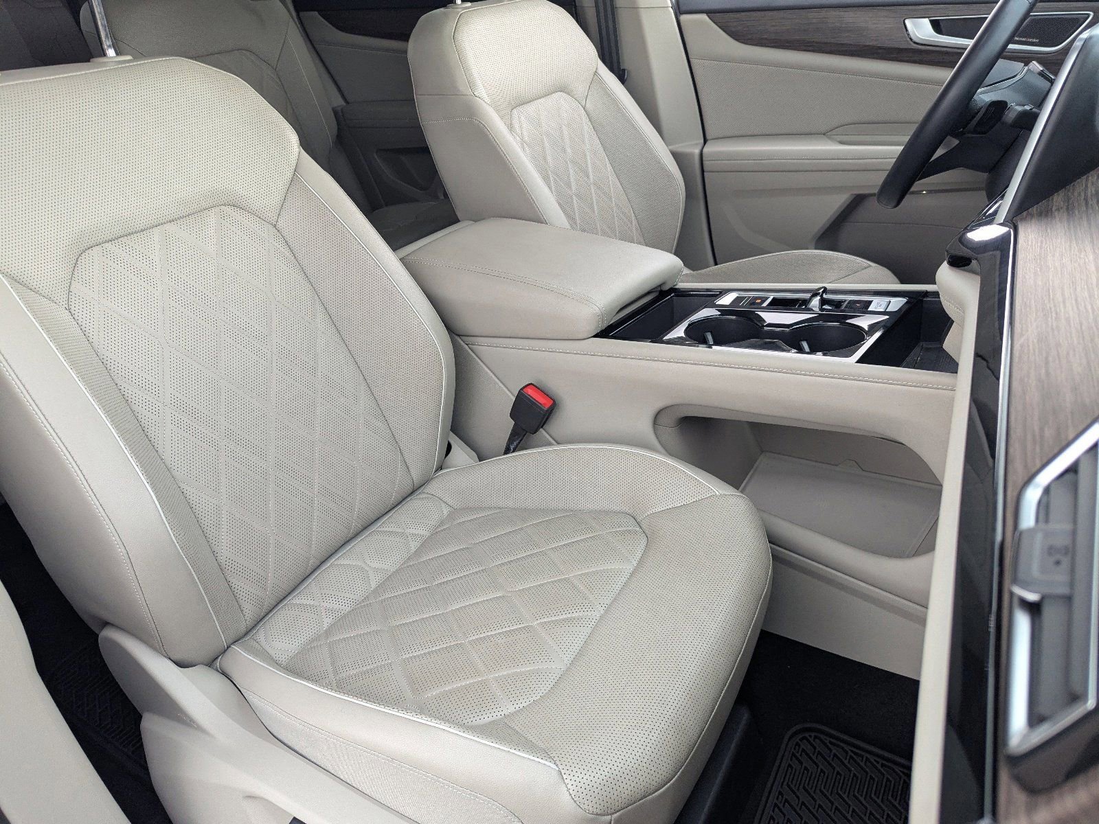 Used 2024 Volkswagen Atlas SEL Premium R-Line image 11