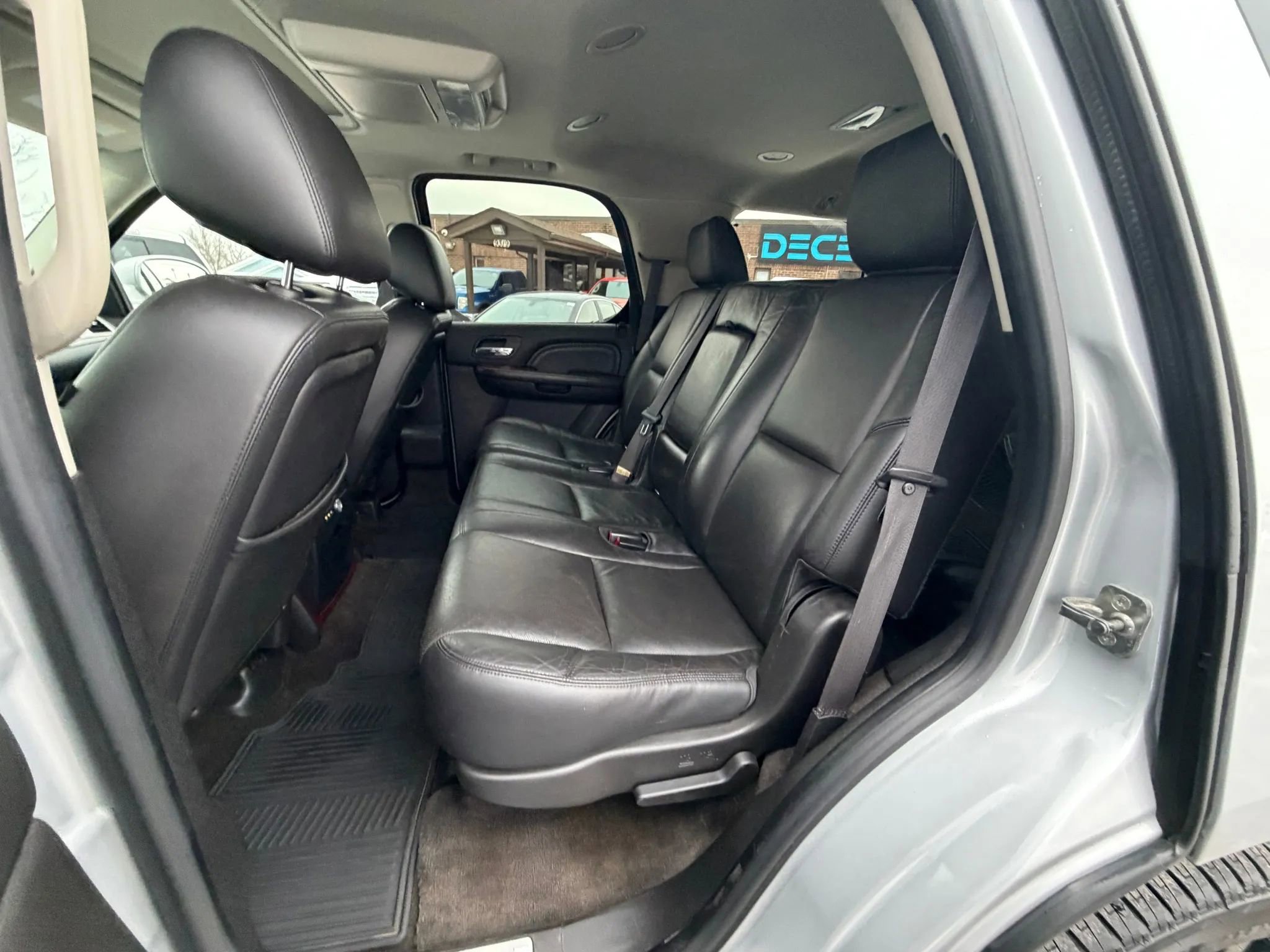 Used 2012 Cadillac Escalade Luxury image 12