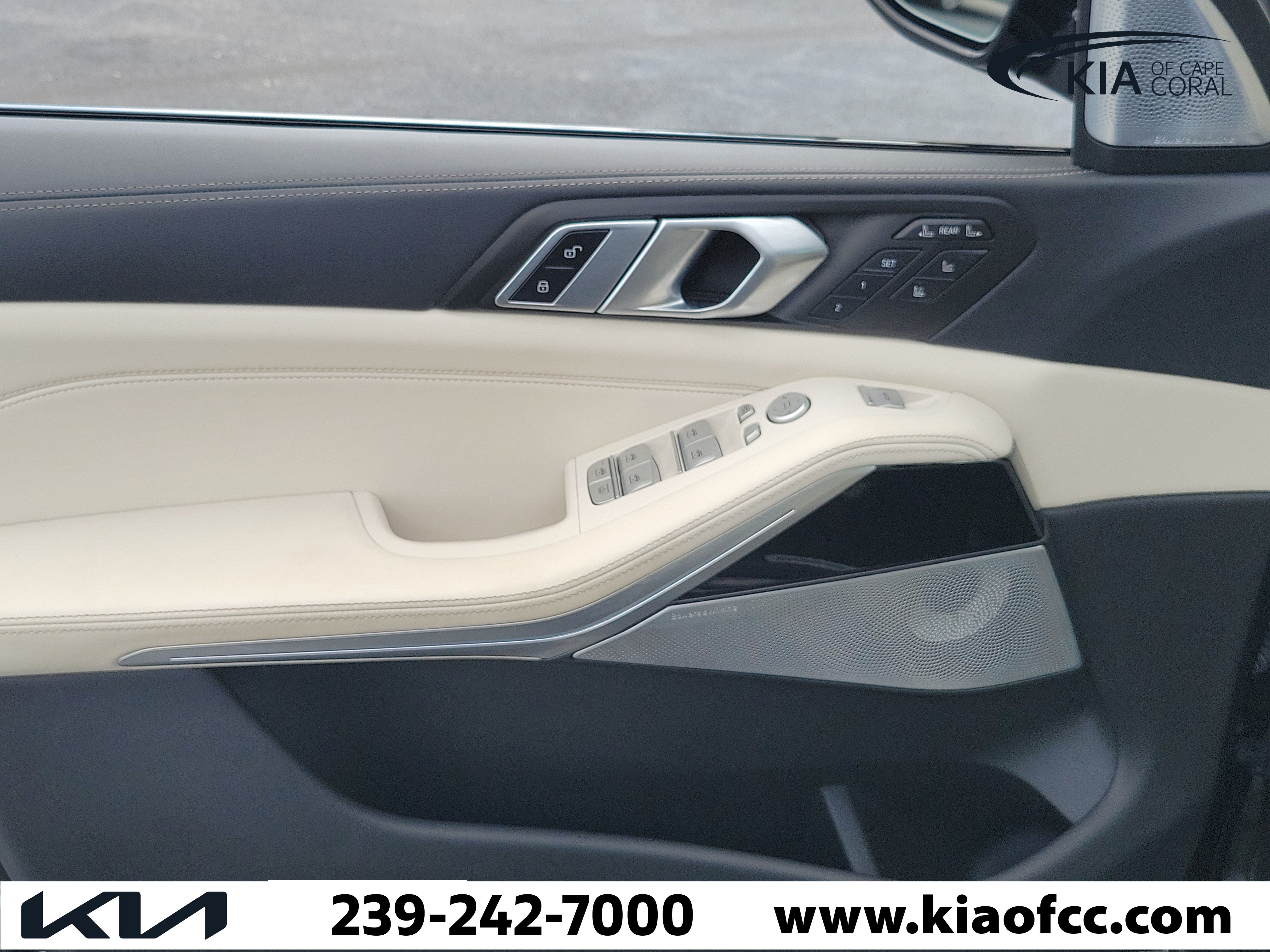 Used 2025 BMW X7 M60i AWD/4WD image 25