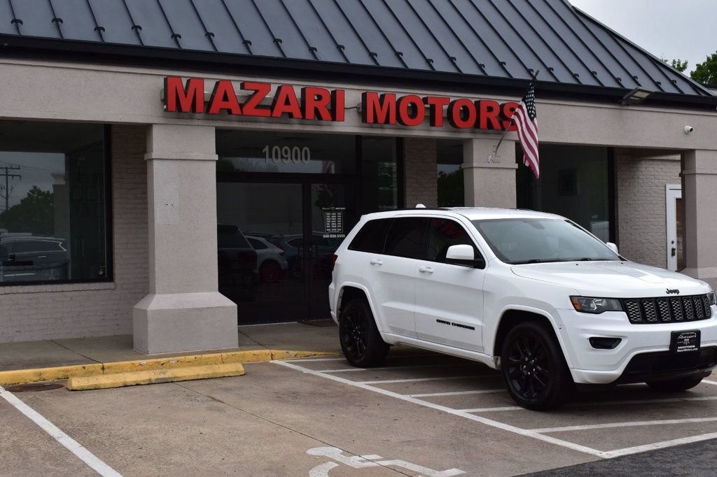 Used 2018 Jeep Grand Cherokee Altitude AWD/4WD image 8