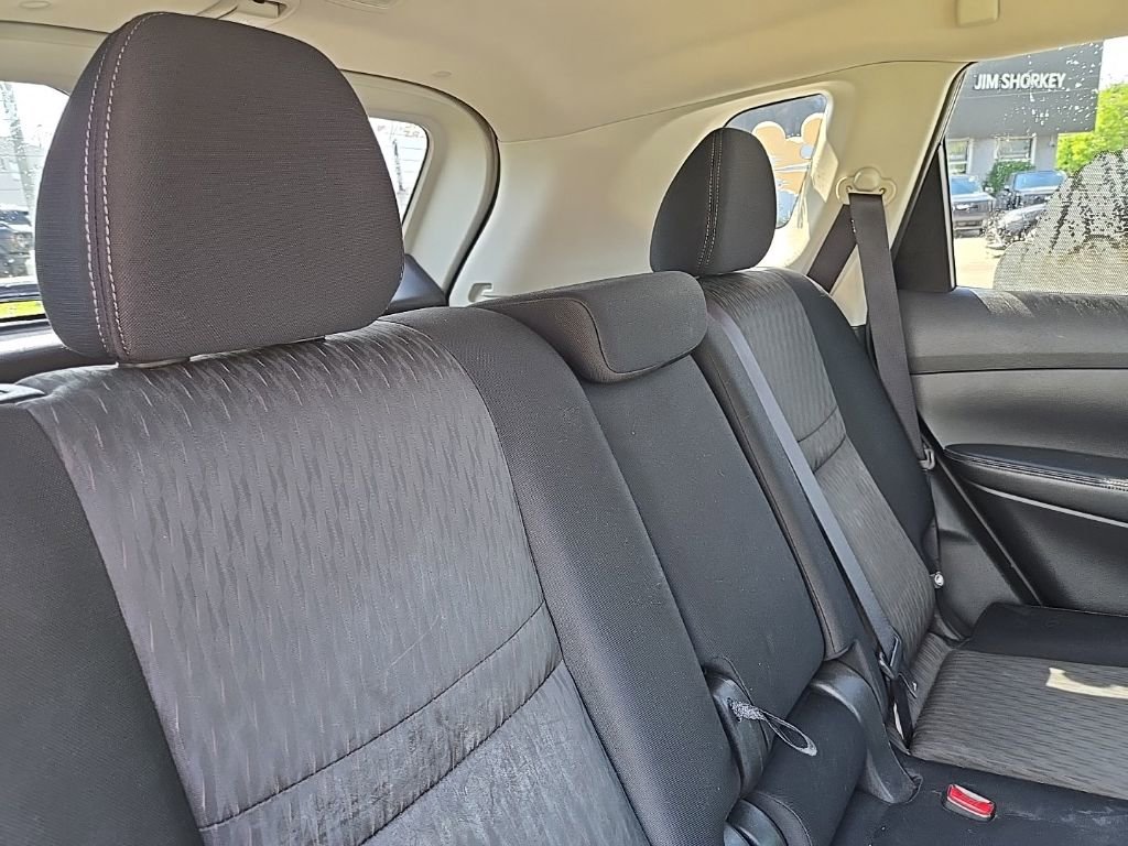 Used 2017 Nissan Rogue SV AWD/4WD image 34