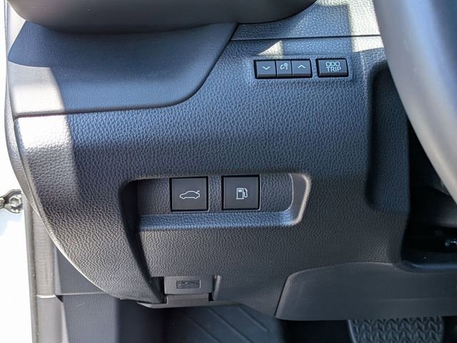 Used 2023 Toyota Crown AWD/4WD image 17