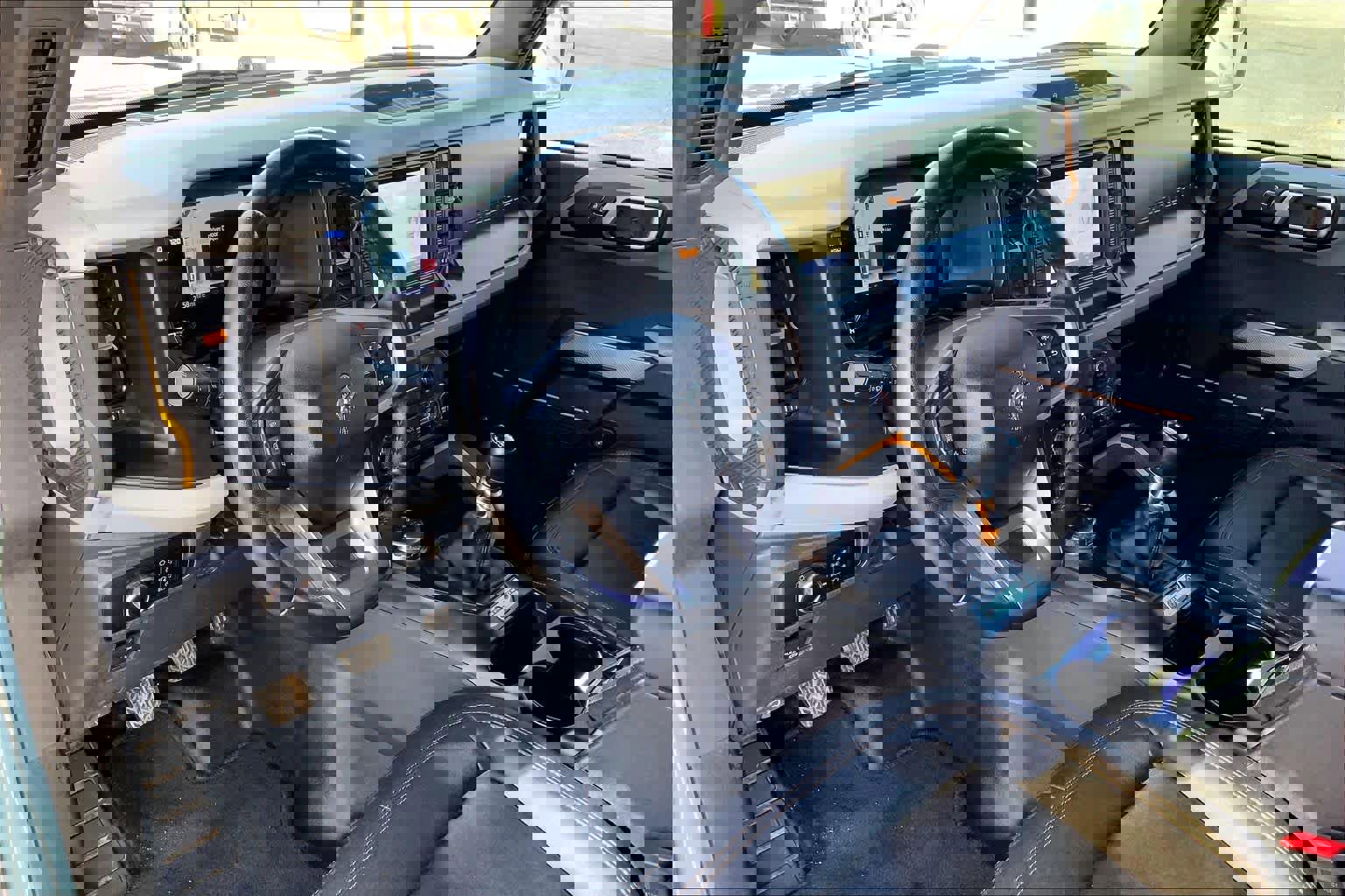 Used 2023 Ford Bronco Badlands image 18