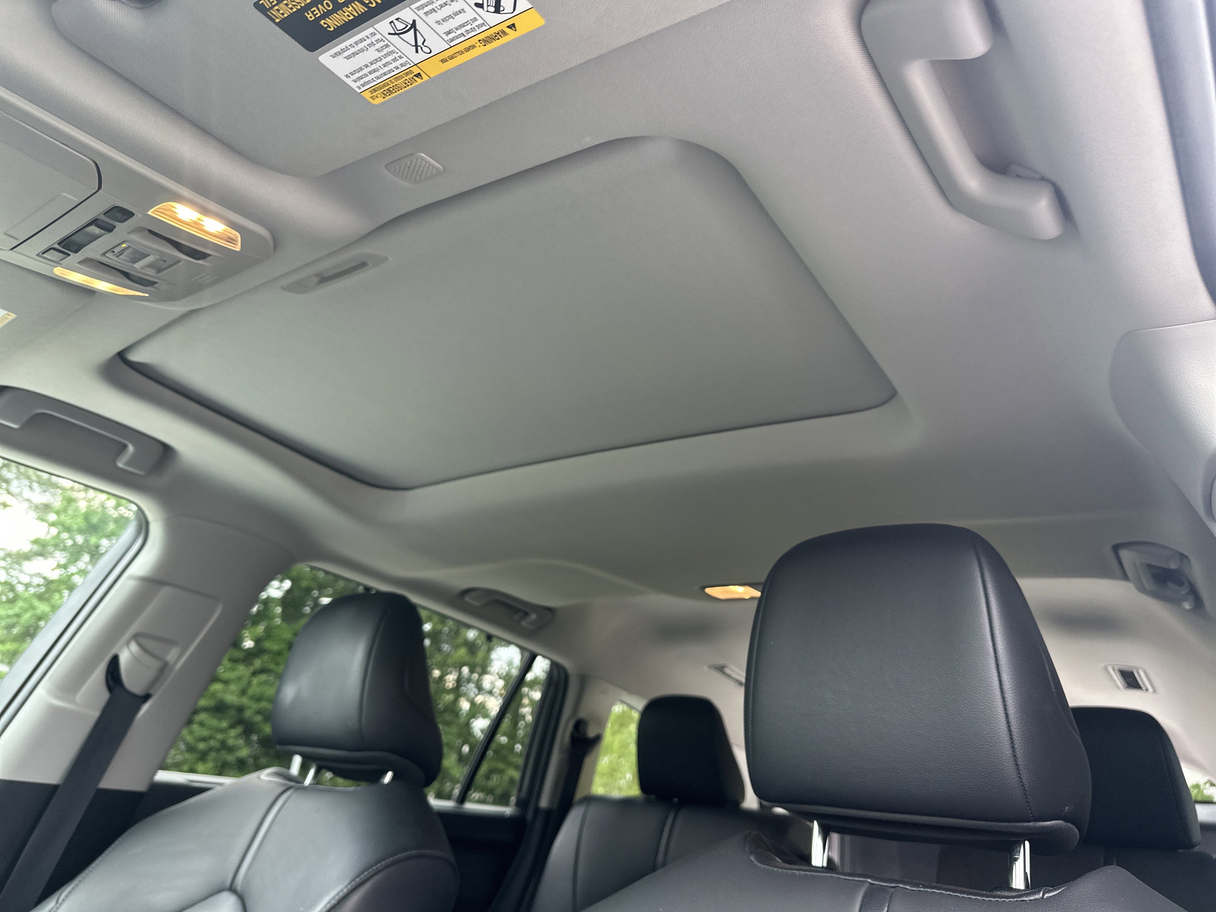 Used 2020 Toyota Highlander XLE AWD/4WD image 28