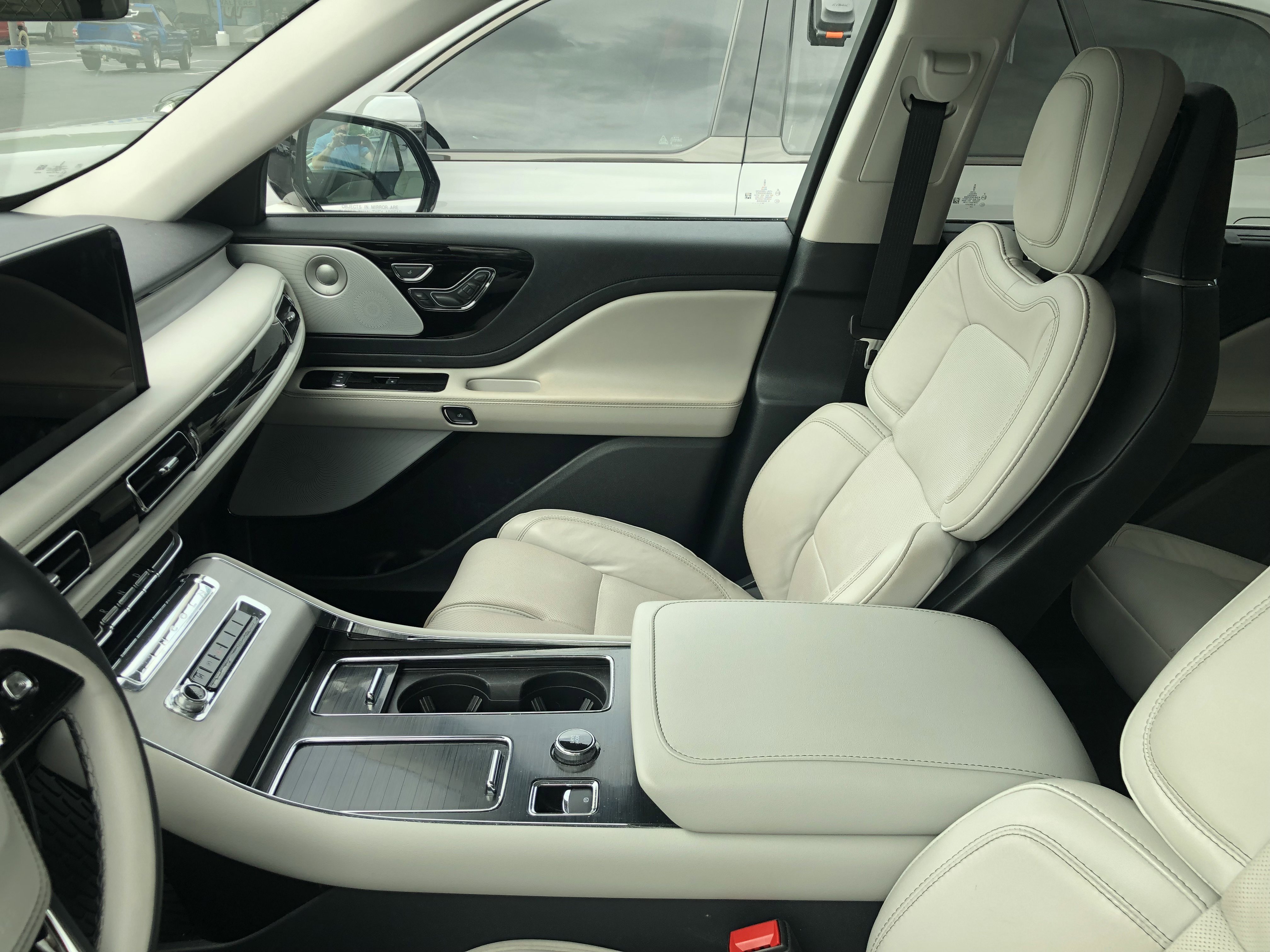 Used 2025 Lincoln Aviator Reserve w/ Equipment Group 201A AWD/4WD image 5