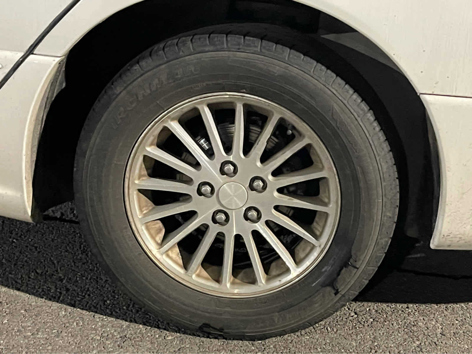 Used 2004 Chrysler Concorde LXi image 10