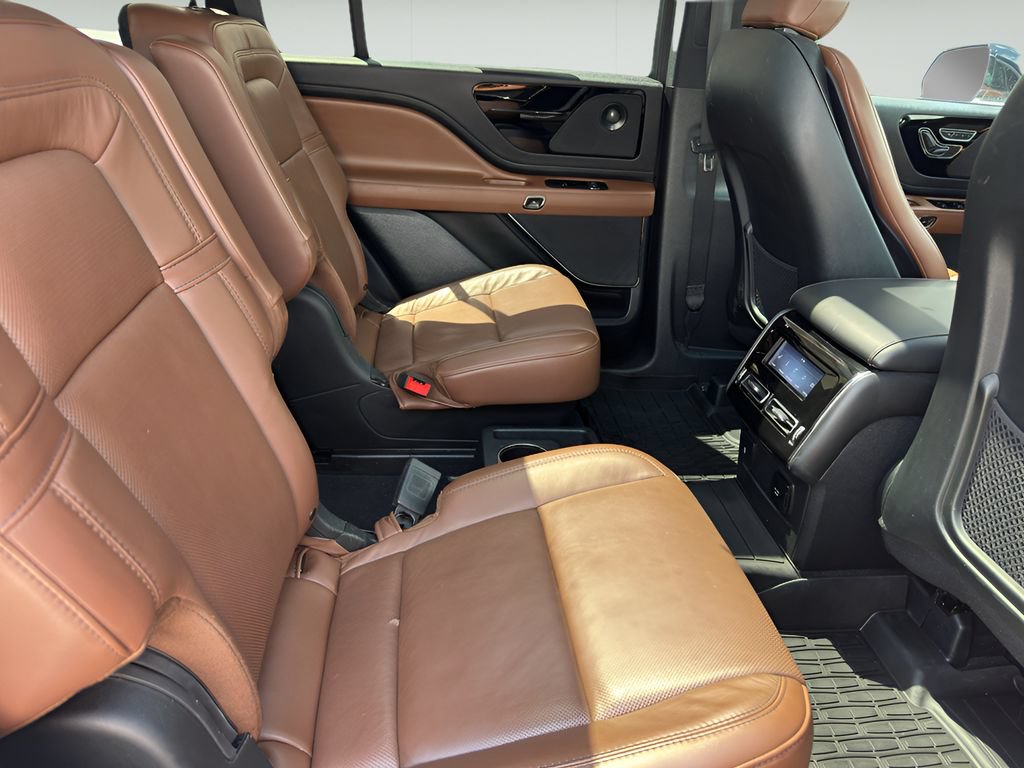 Used 2023 Lincoln Aviator Reserve w/ Elements Package Plus AWD/4WD image 9