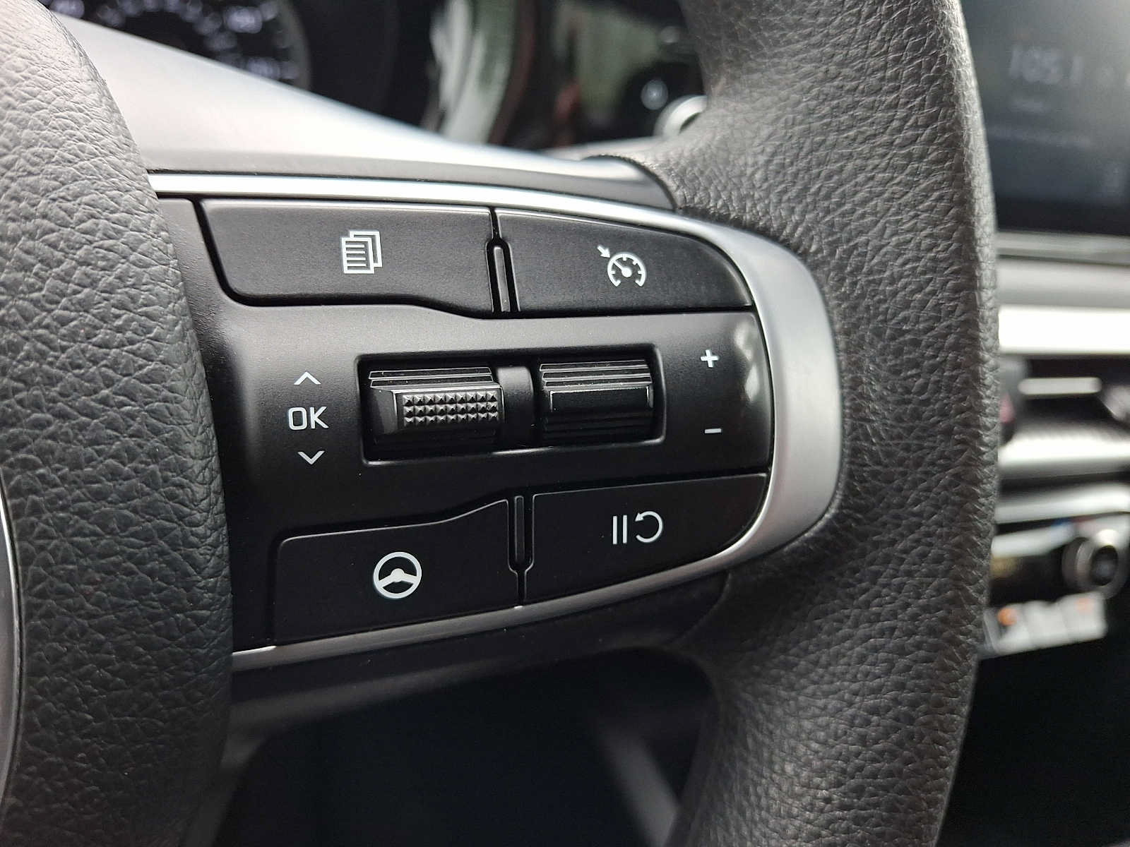 Used 2023 Kia K5 LXS FWD image 21