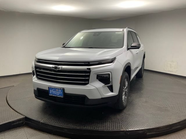New 2026 Chevrolet Traverse LT w/ Driver Confidence Package AWD/4WD image 3