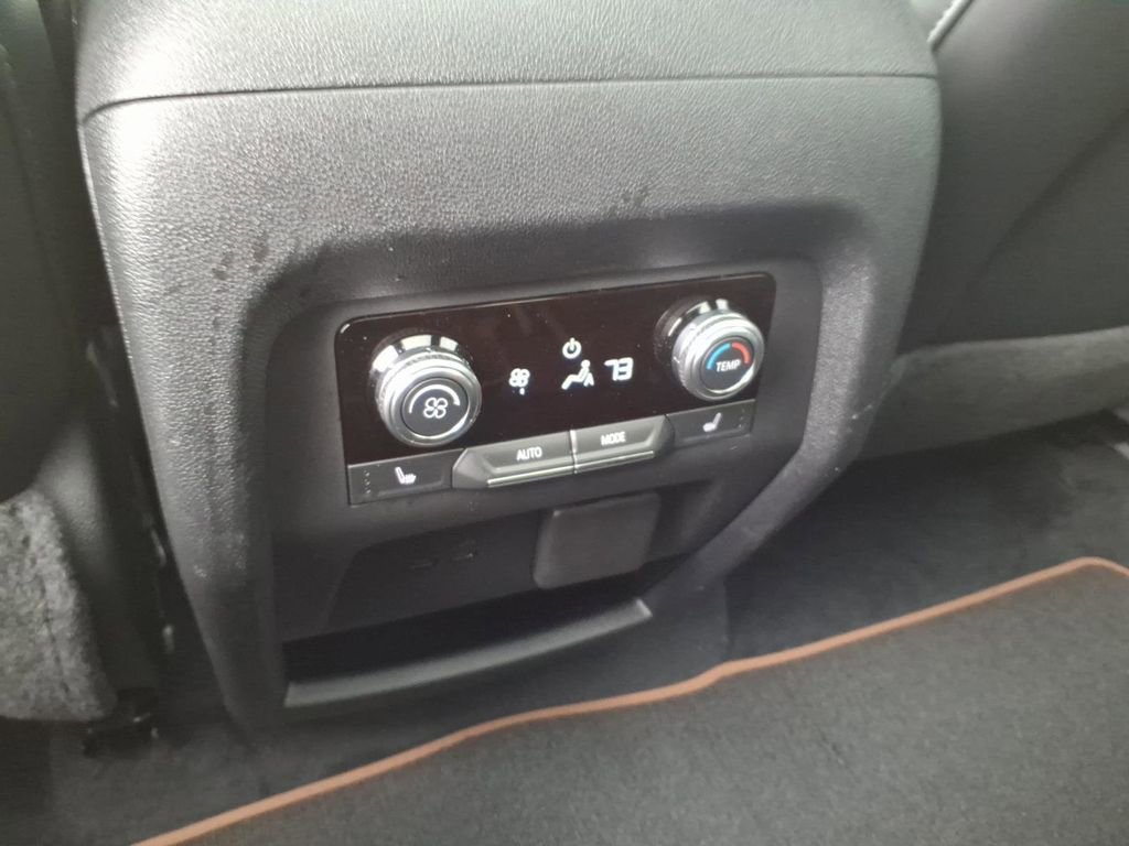 Used 2024 GMC Acadia AT4 w/ Luxury Package image 11