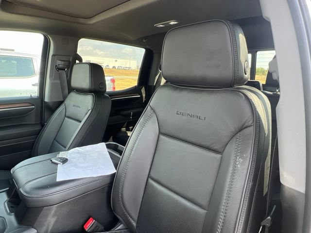 Used 2025 GMC Sierra 1500 Denali AWD/4WD image 9