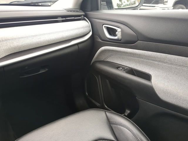 Certified 2022 Jeep Compass Latitude image 19