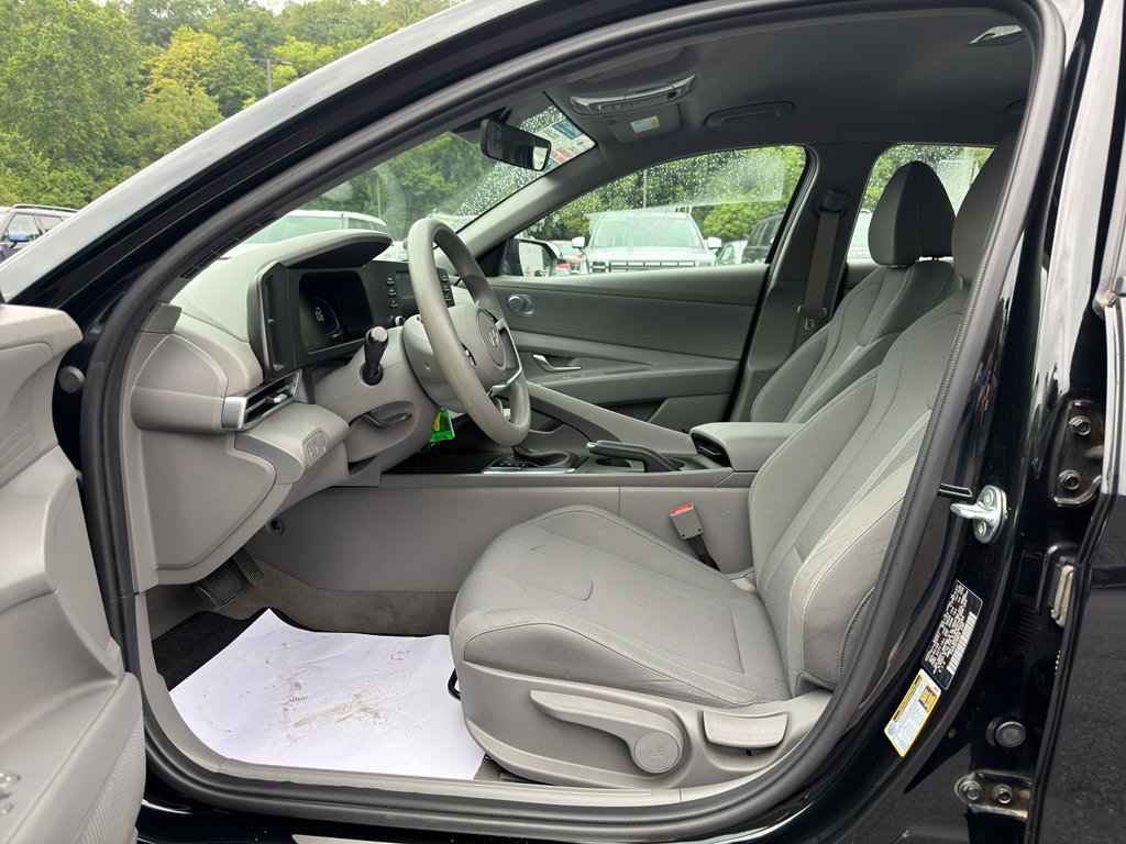Certified 2024 Hyundai Elantra SE FWD image 9