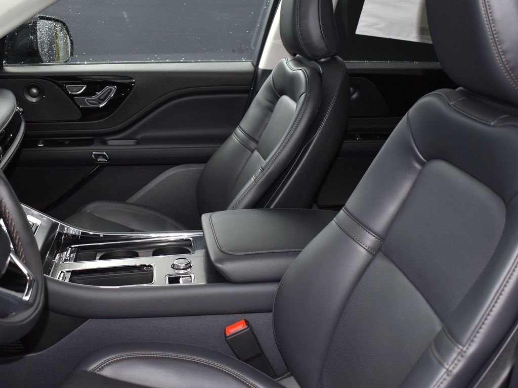 Used 2025 Lincoln Aviator AWD w/ Jet Appearance Package image 7