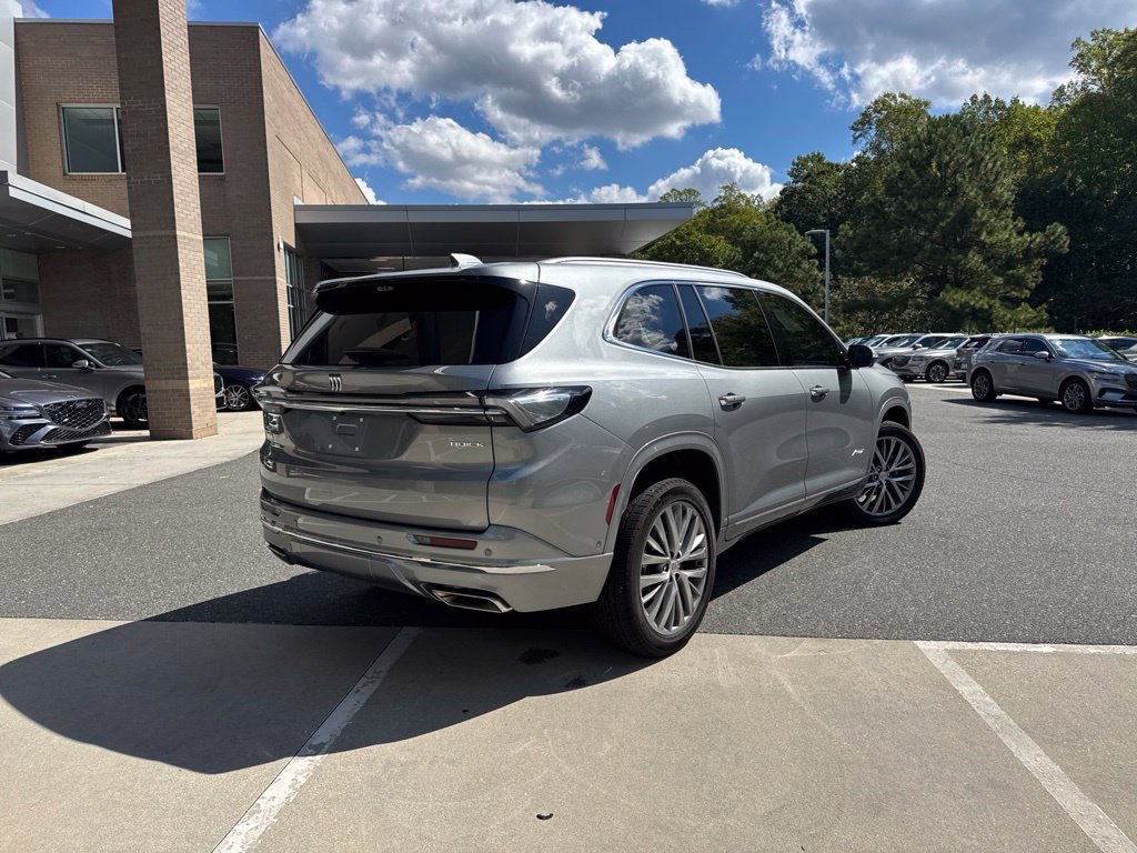 Used 2026 Buick Enclave Avenir w/ Super Cruise Package FWD image 4