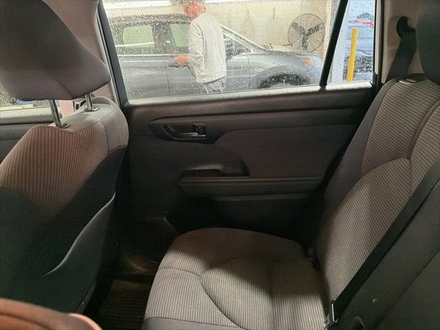 Used 2023 Toyota Highlander L image 12