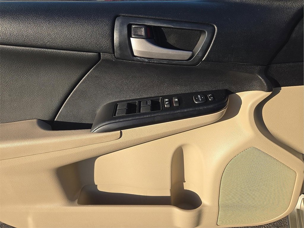 Used 2014 Toyota Camry LE image 14