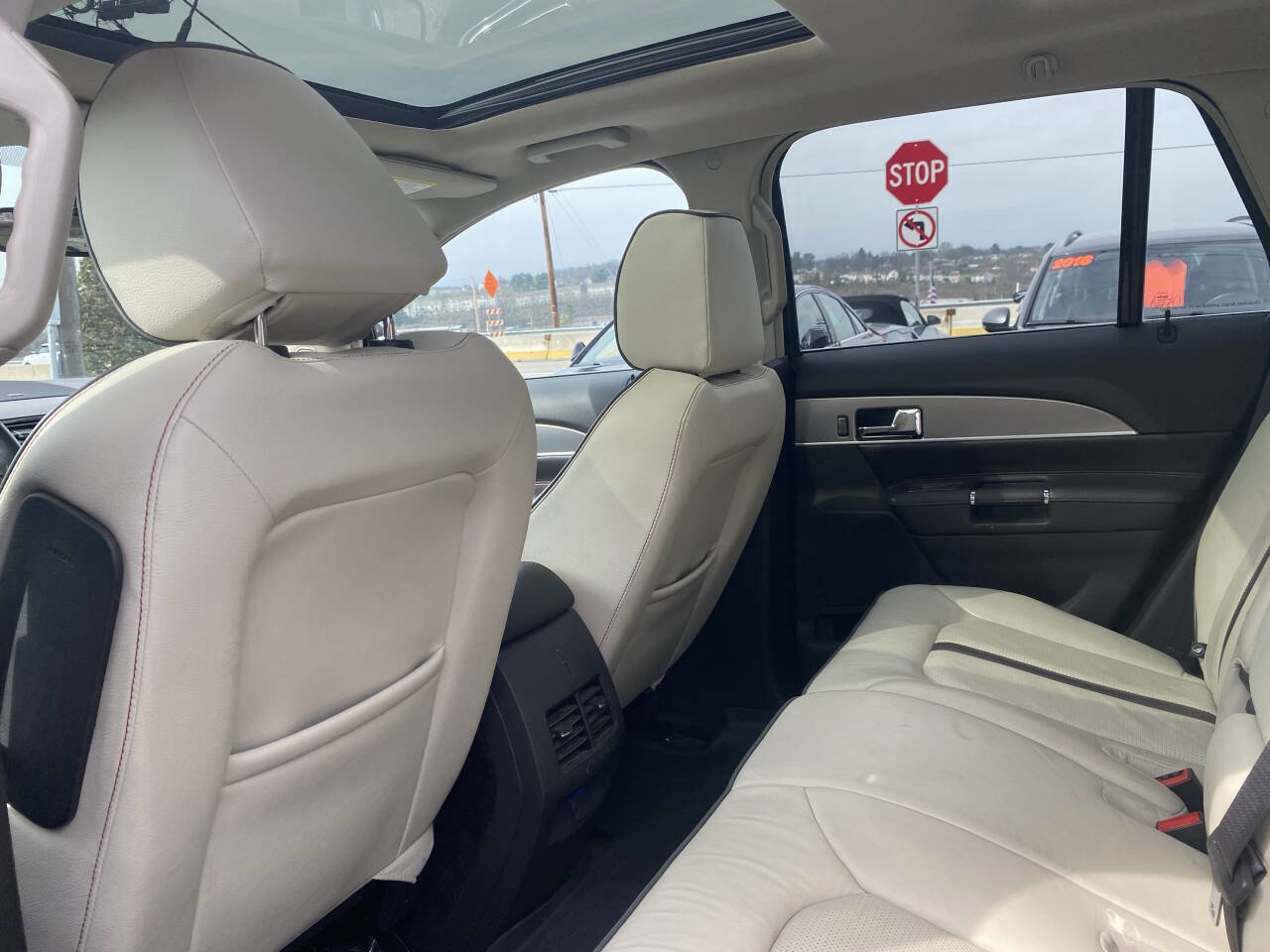 Used 2014 Lincoln MKX AWD w/ Equipment Group 102A image 17