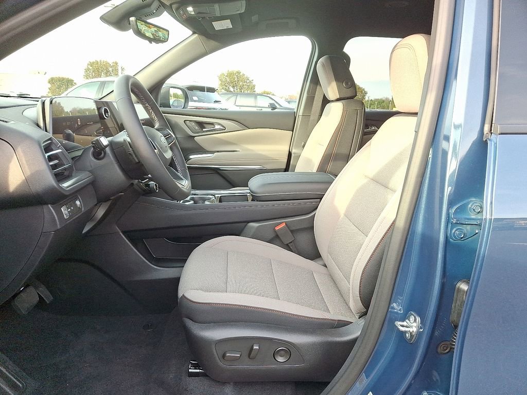 New 2026 Chevrolet Traverse LT image 6