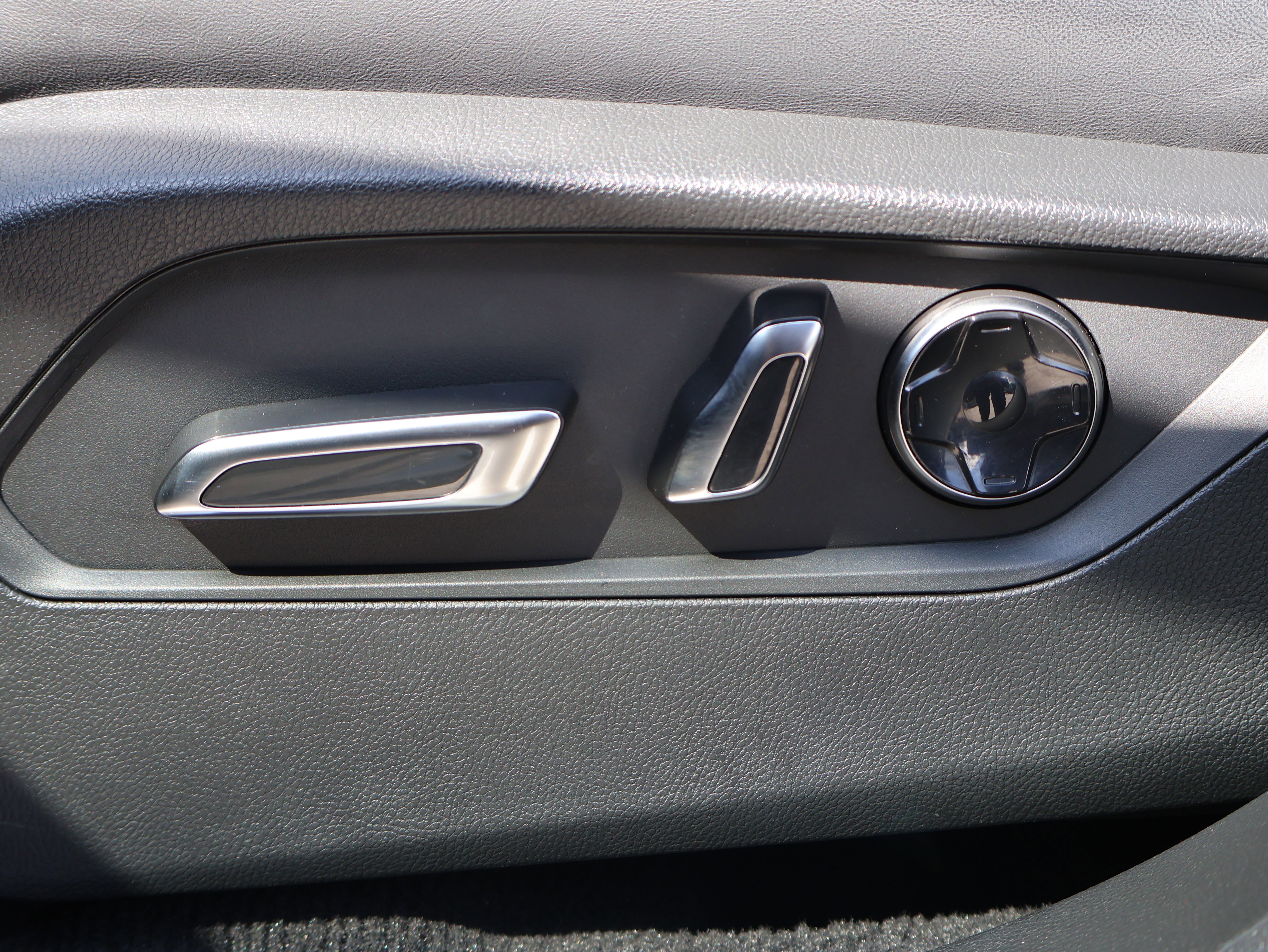 Used 2024 Acura RDX SH-AWD w/ Technology Package image 36
