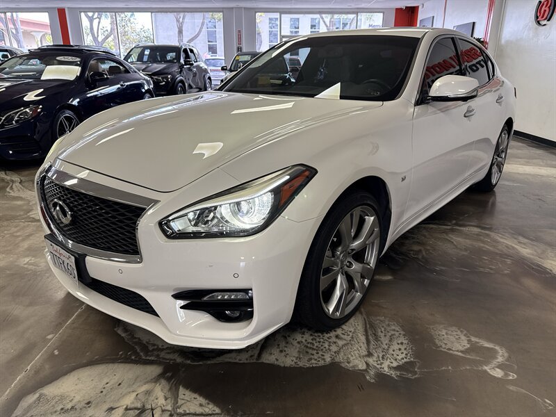 Used 2015 INFINITI Q70 3.7 w/ Sport Package RWD image 3