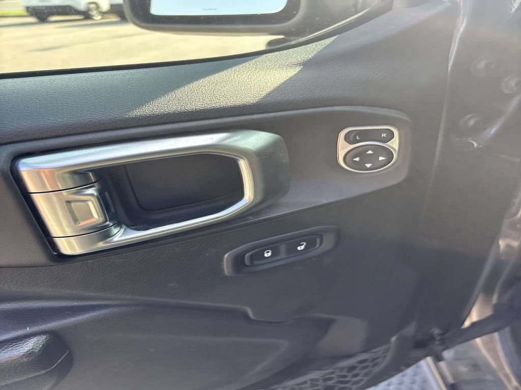 Used 2018 Jeep Wrangler Unlimited Sport S AWD/4WD image 10