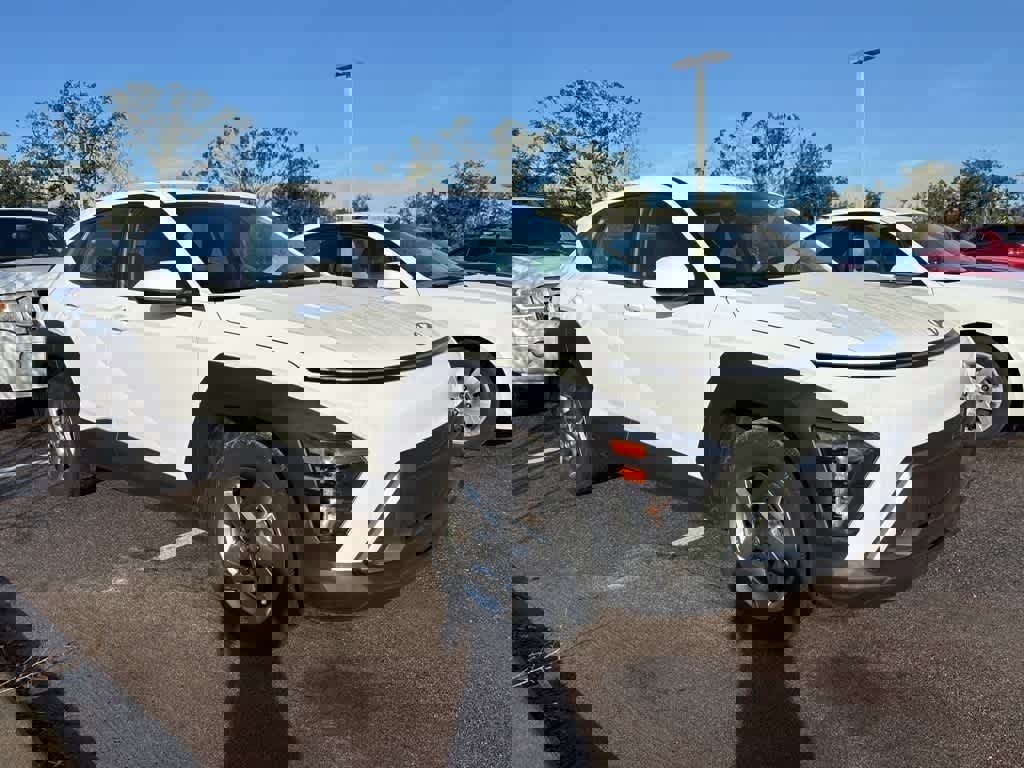 Used 2024 Hyundai Kona SE image 4