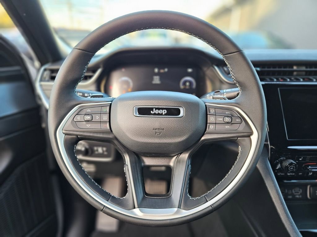 New 2025 Jeep Grand Cherokee Altitude image 25