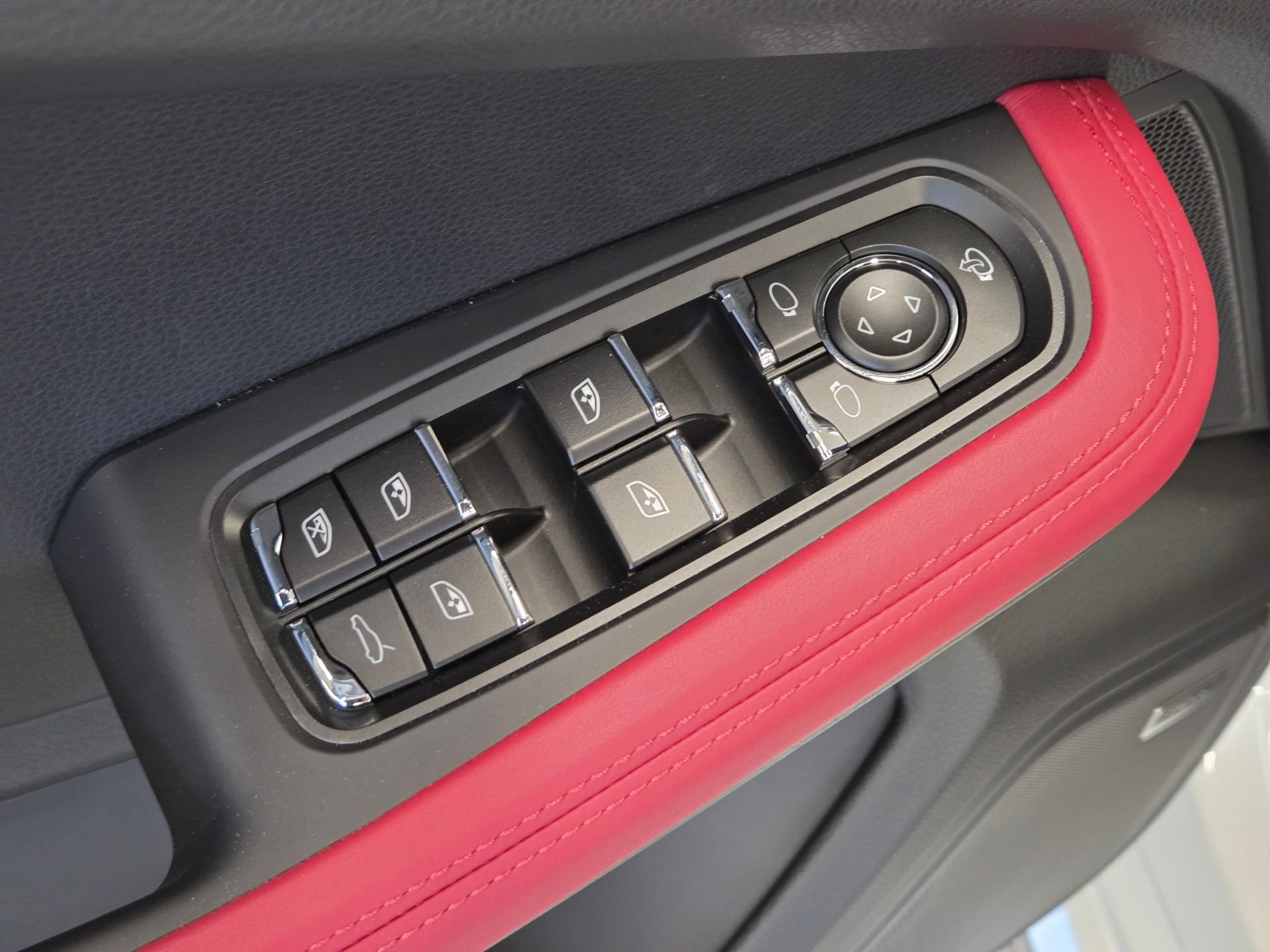 New 2026 Porsche Macan S AWD/4WD image 15