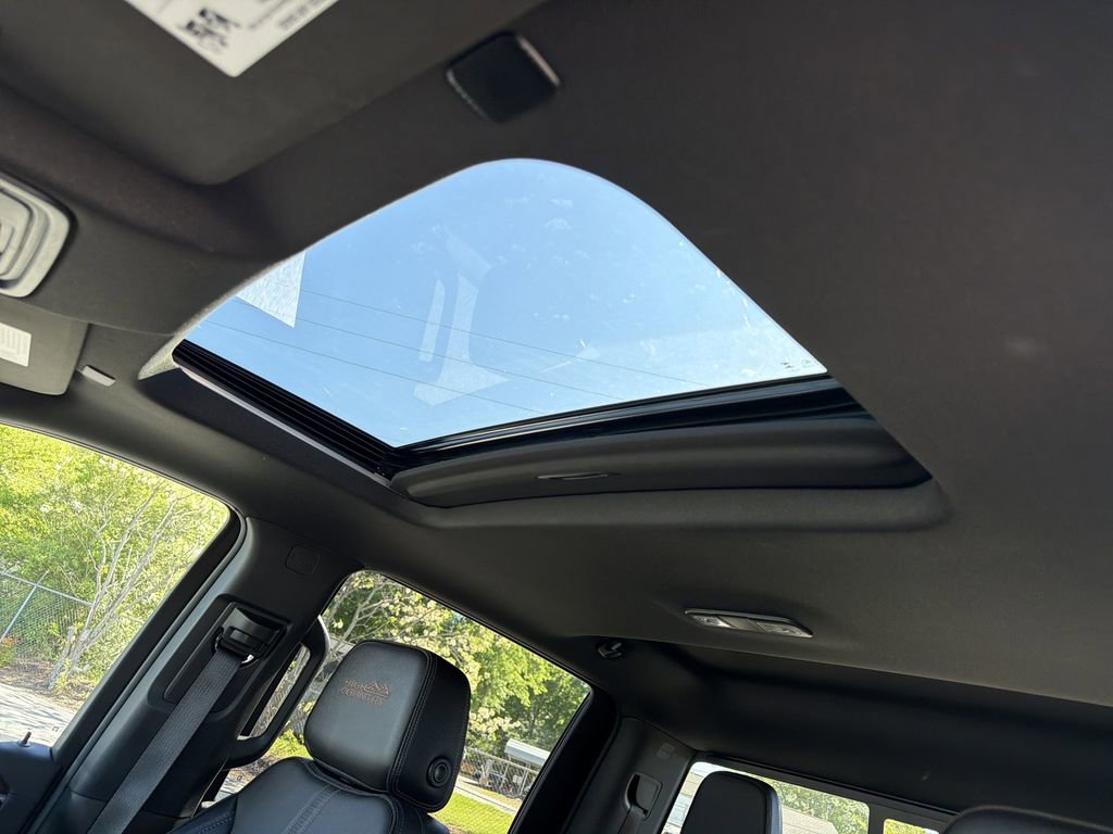 Used 2023 Chevrolet Silverado 1500 High Country image 14