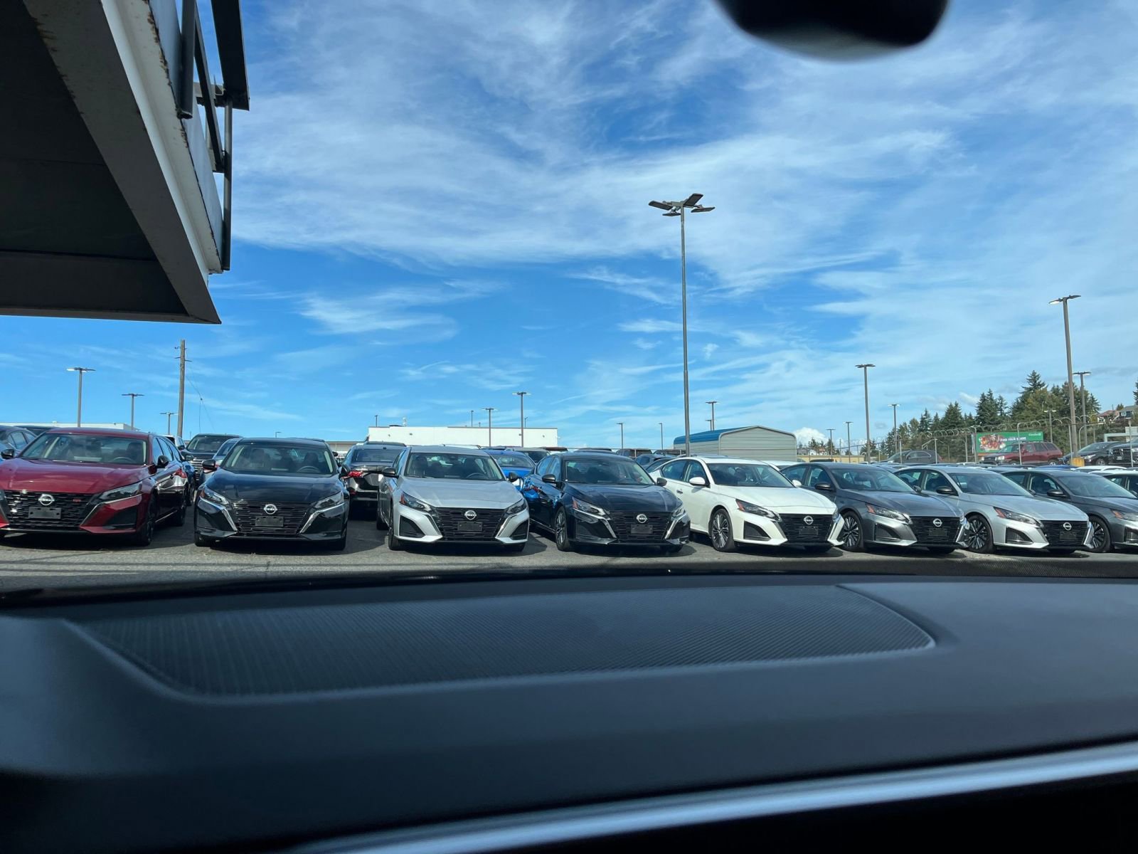 Used 2025 Volkswagen Atlas Cross Sport SE image 18