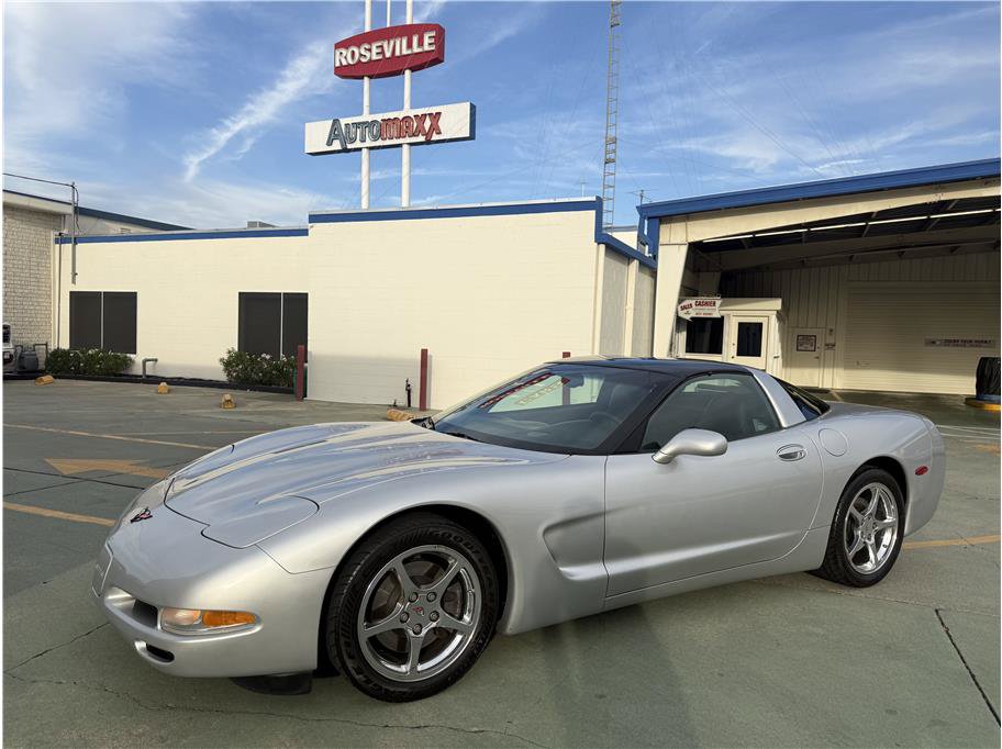 Used 2002 Chevrolet Corvette Coupe RWD image 1