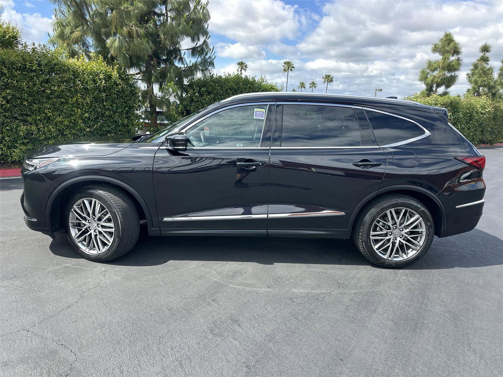 Used 2023 Acura MDX SH-AWD w/ Advance Package image 3