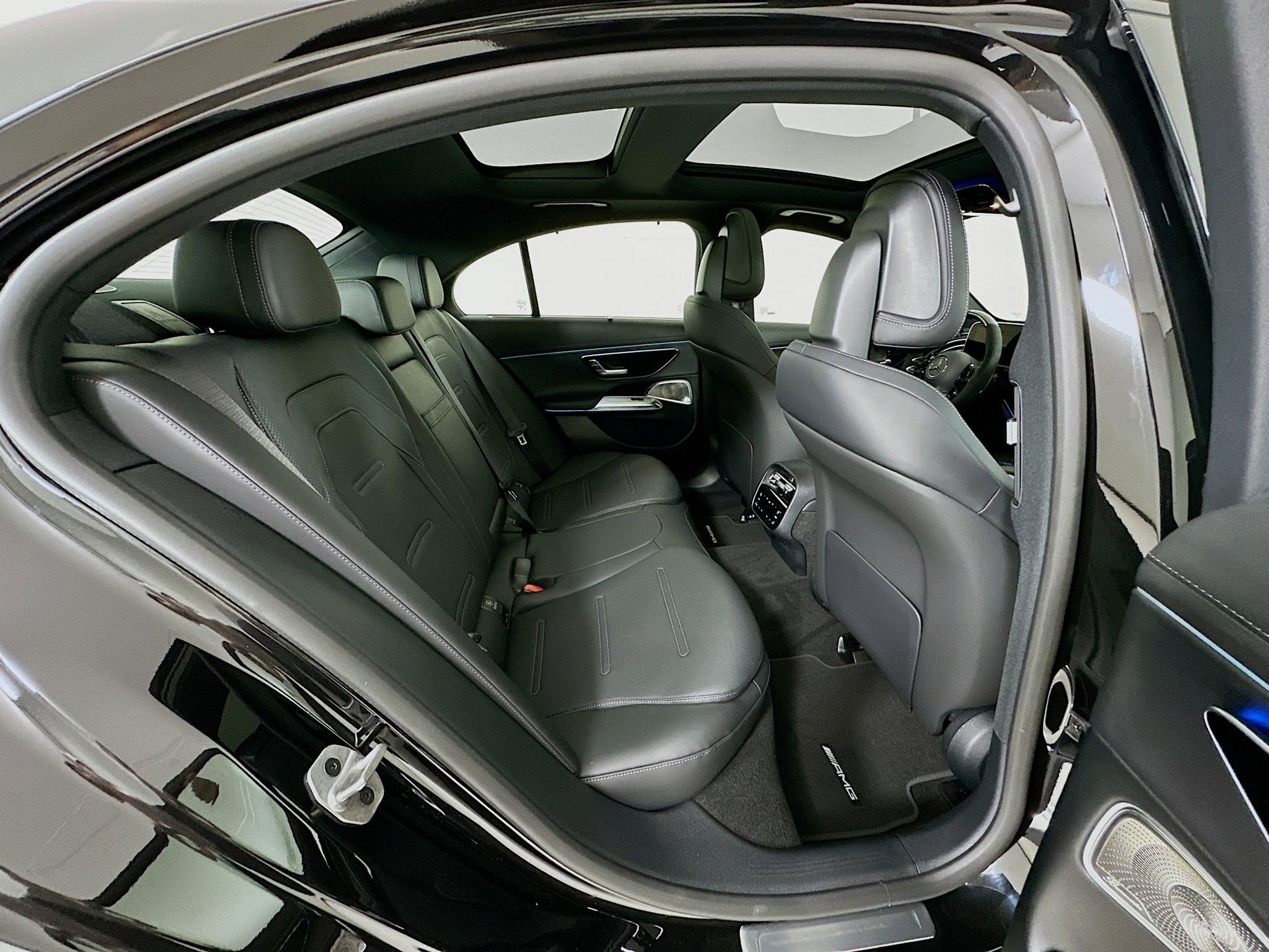 New 2026 Mercedes-Benz E 53 AMG e 4MATIC Sedan image 31