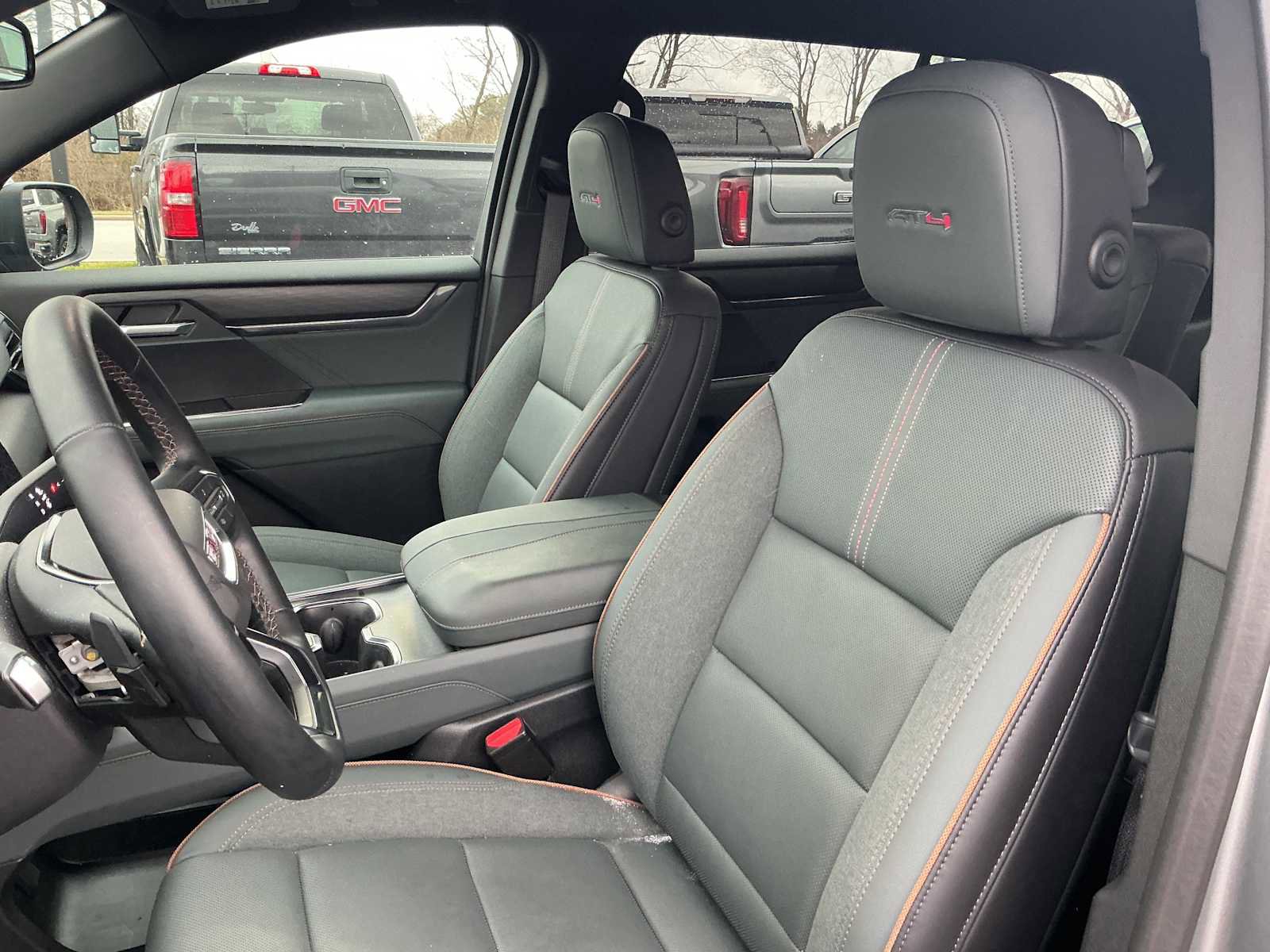 Used 2024 GMC Acadia AT4 w/ Luxury Package image 22