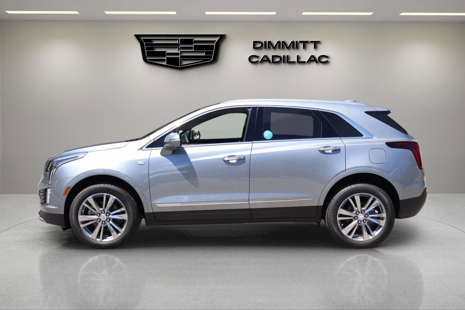 New 2025 Cadillac XT5 Premium Luxury image 2