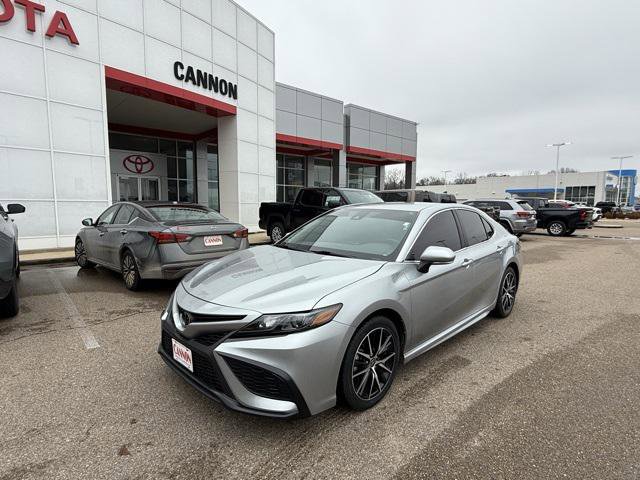 Certified 2023 Toyota Camry SE image 1