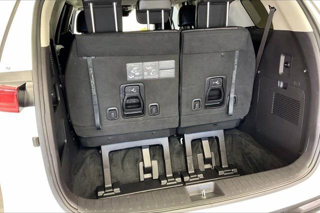 Used 2024 Kia Carnival EX image 28