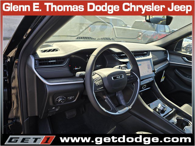 New 2027 Jeep Grand Cherokee Limited RWD image 8