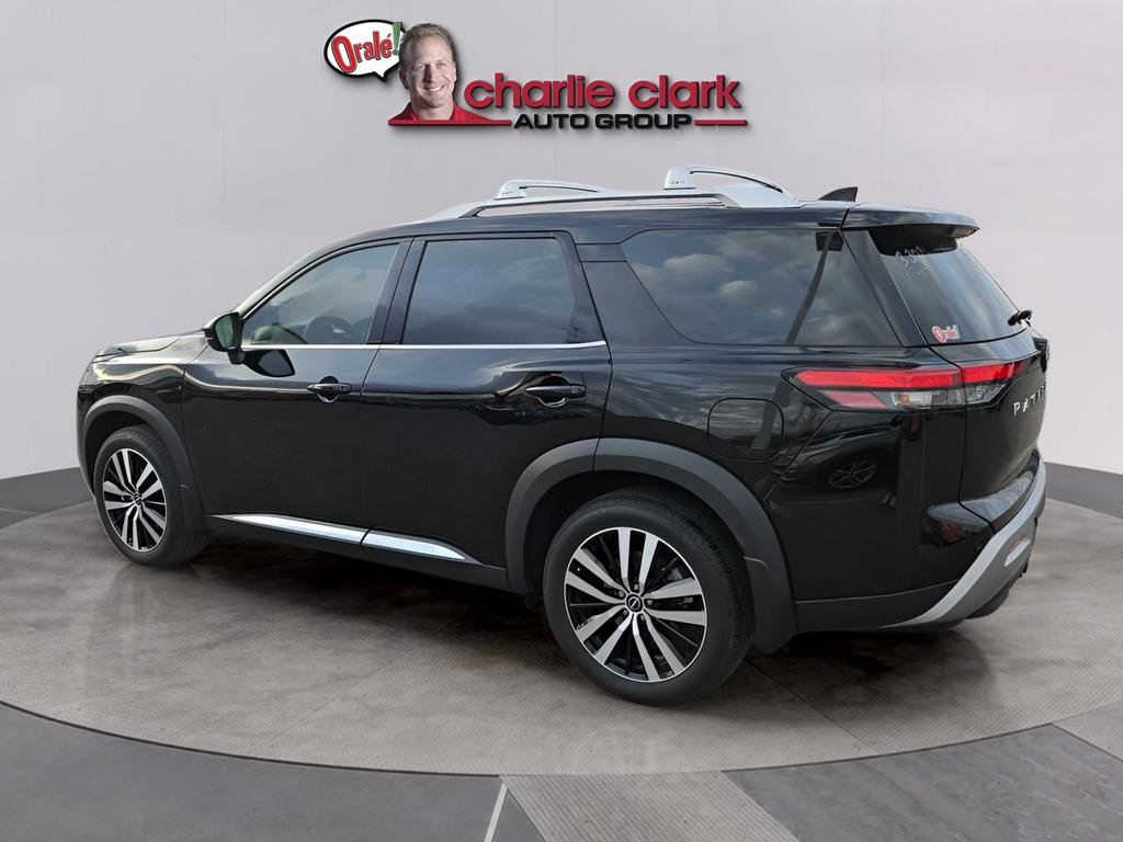 Used 2024 Nissan Pathfinder Platinum image 4