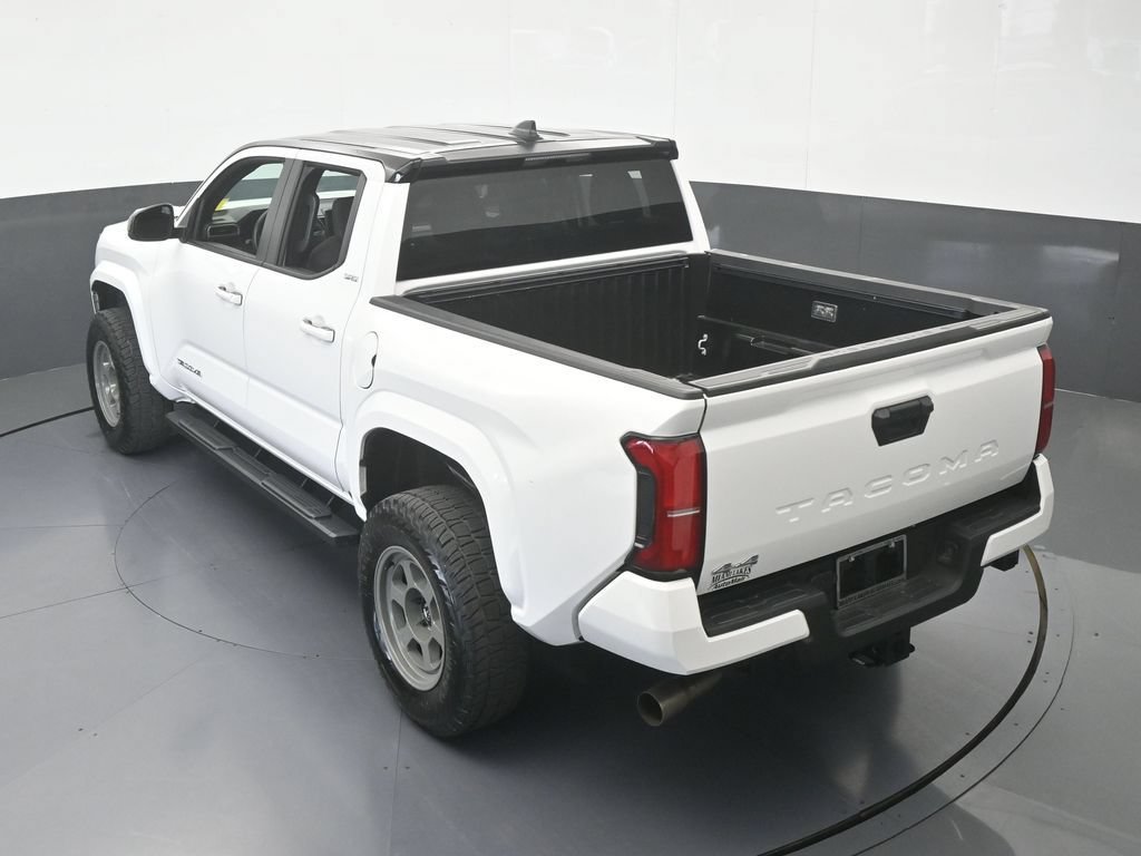 Used 2025 Toyota Tacoma SR5 AWD/4WD image 48