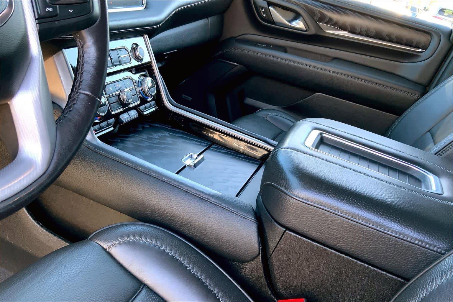 Used 2023 GMC Yukon Denali image 16