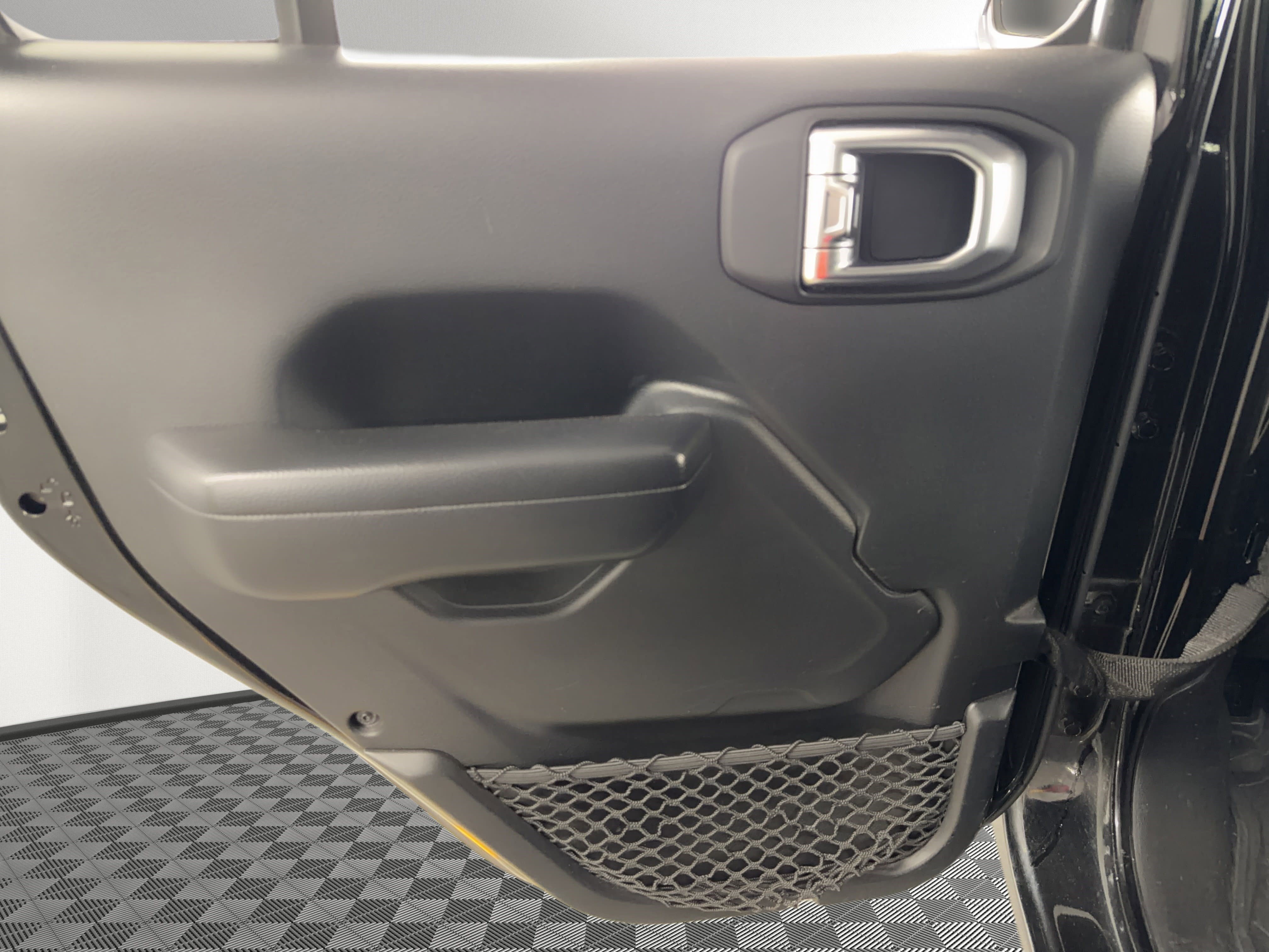 Used 2018 Jeep Wrangler Unlimited Sport S AWD/4WD image 17