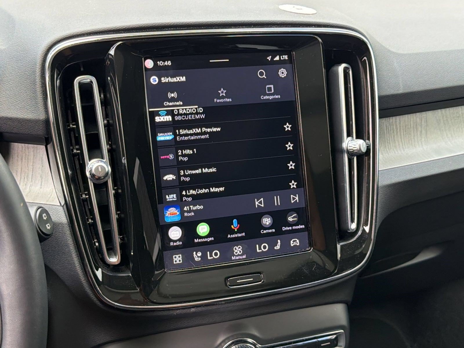 Certified 2023 Volvo XC40 B4 Plus w/ Protection Package Premier FWD image 22