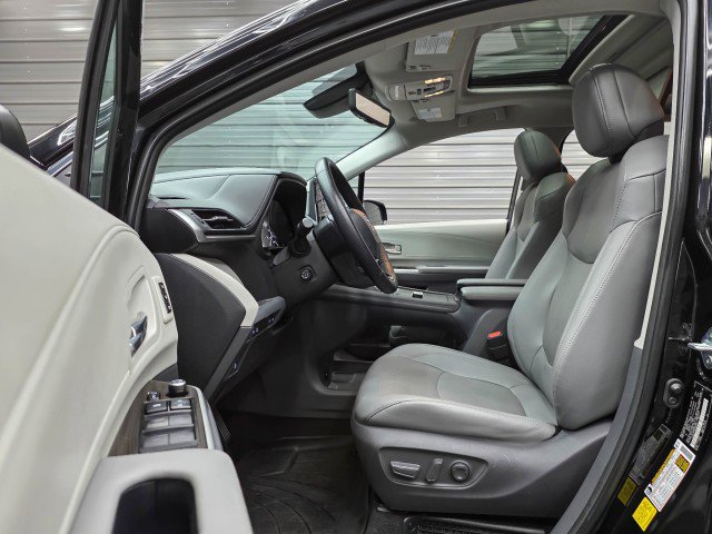 Used 2021 Toyota Sienna Limited AWD/4WD image 13